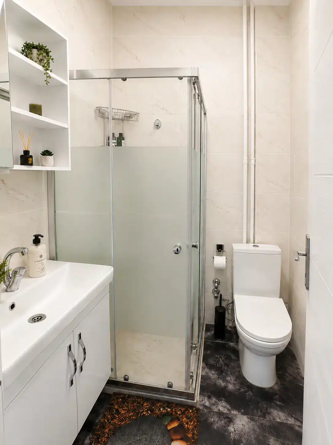 Emek Şubesi oda içi banyo görünümü bir
