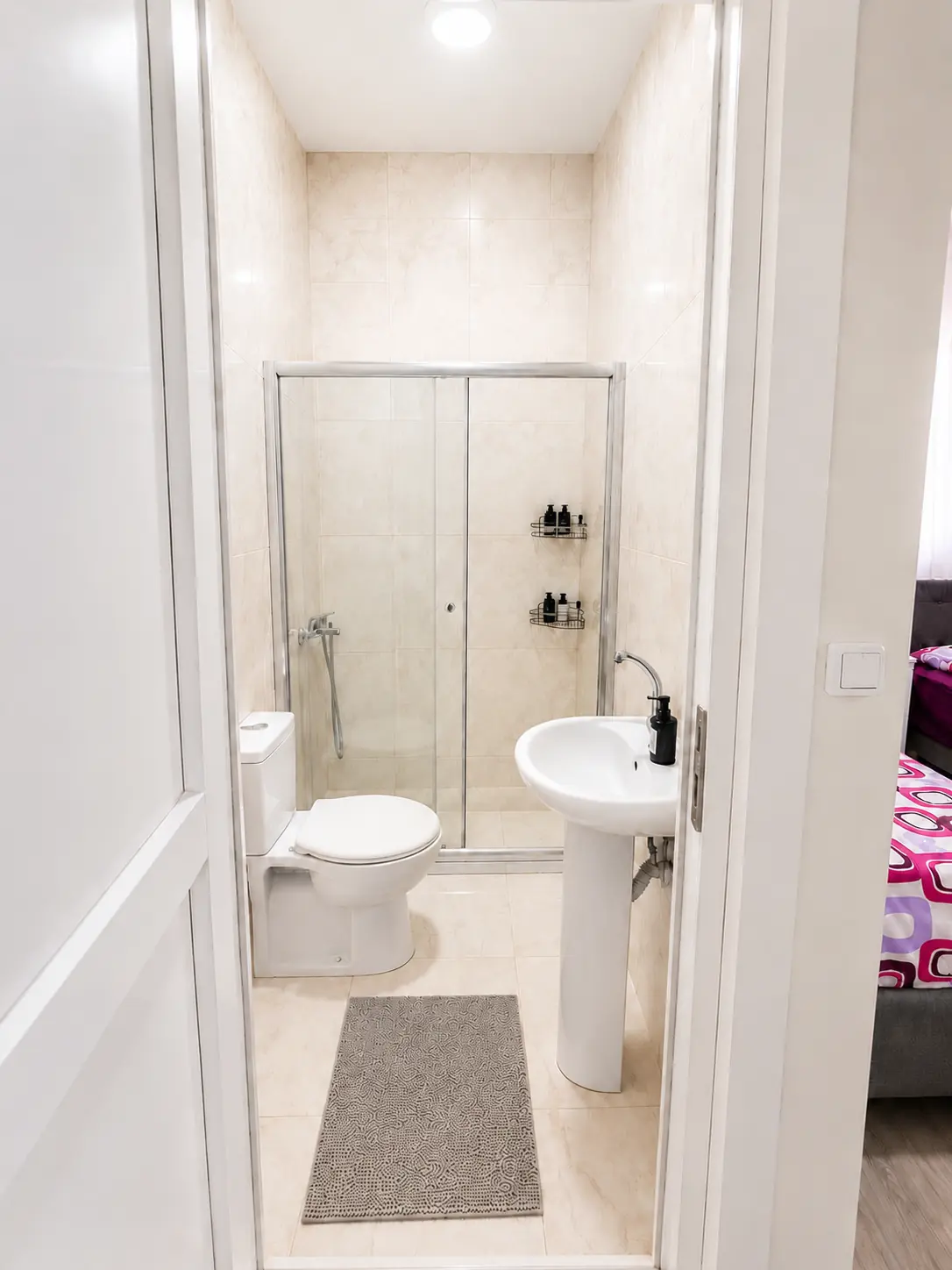 Emek Şubesi oda içi banyo görünümü iki